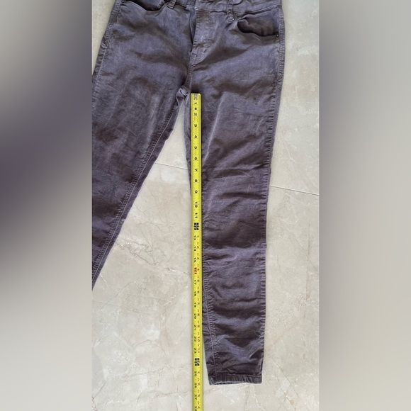 KENSIE Women’s Jeans Size Photos Grey Zip Fly Closure Straight Velvet Mid Rise - Picture 2 of 7